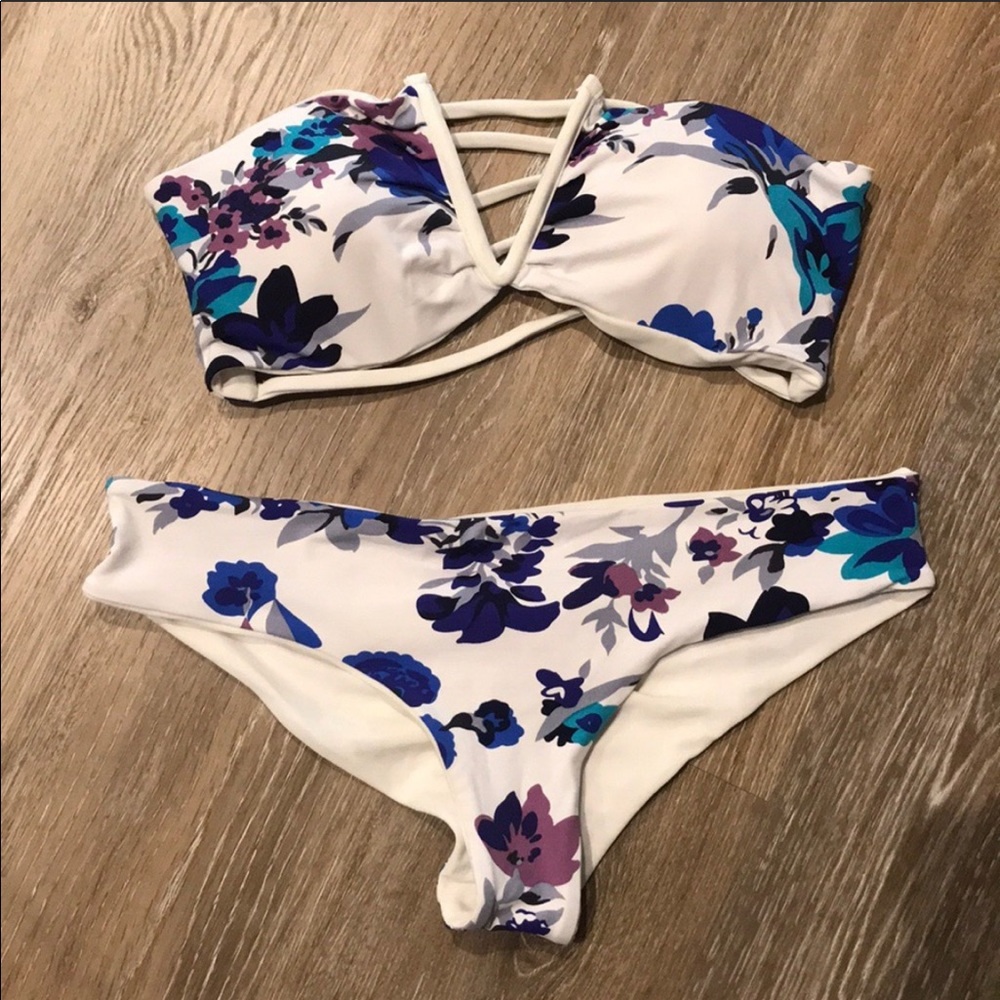 Khongboon blue and white floral bikini size medium